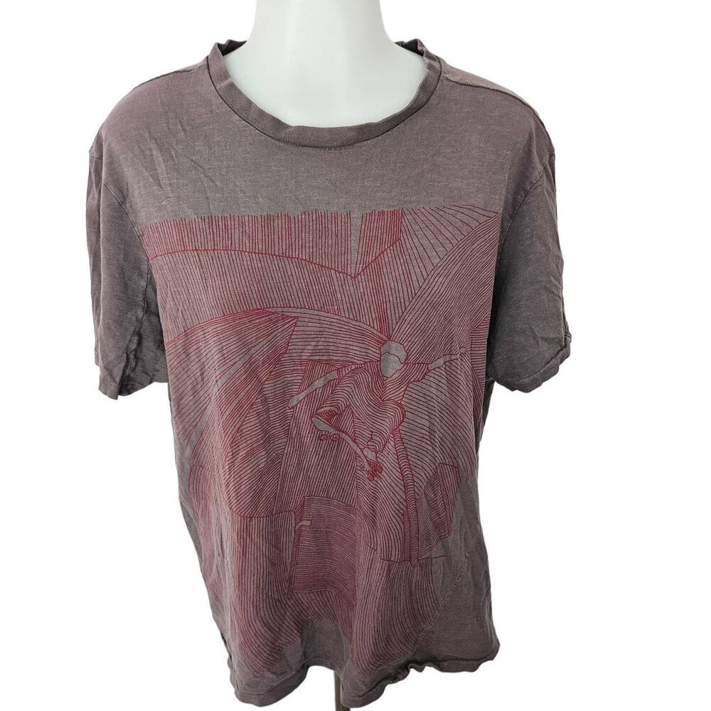 Levi Strauss & Co Europe Men's Gray Red Skateboard graphic t-shirt sz Large